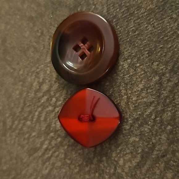 3/$30 Vintage Red Mother of Pearl and Acrylic Buttons - Picture 6 of 6